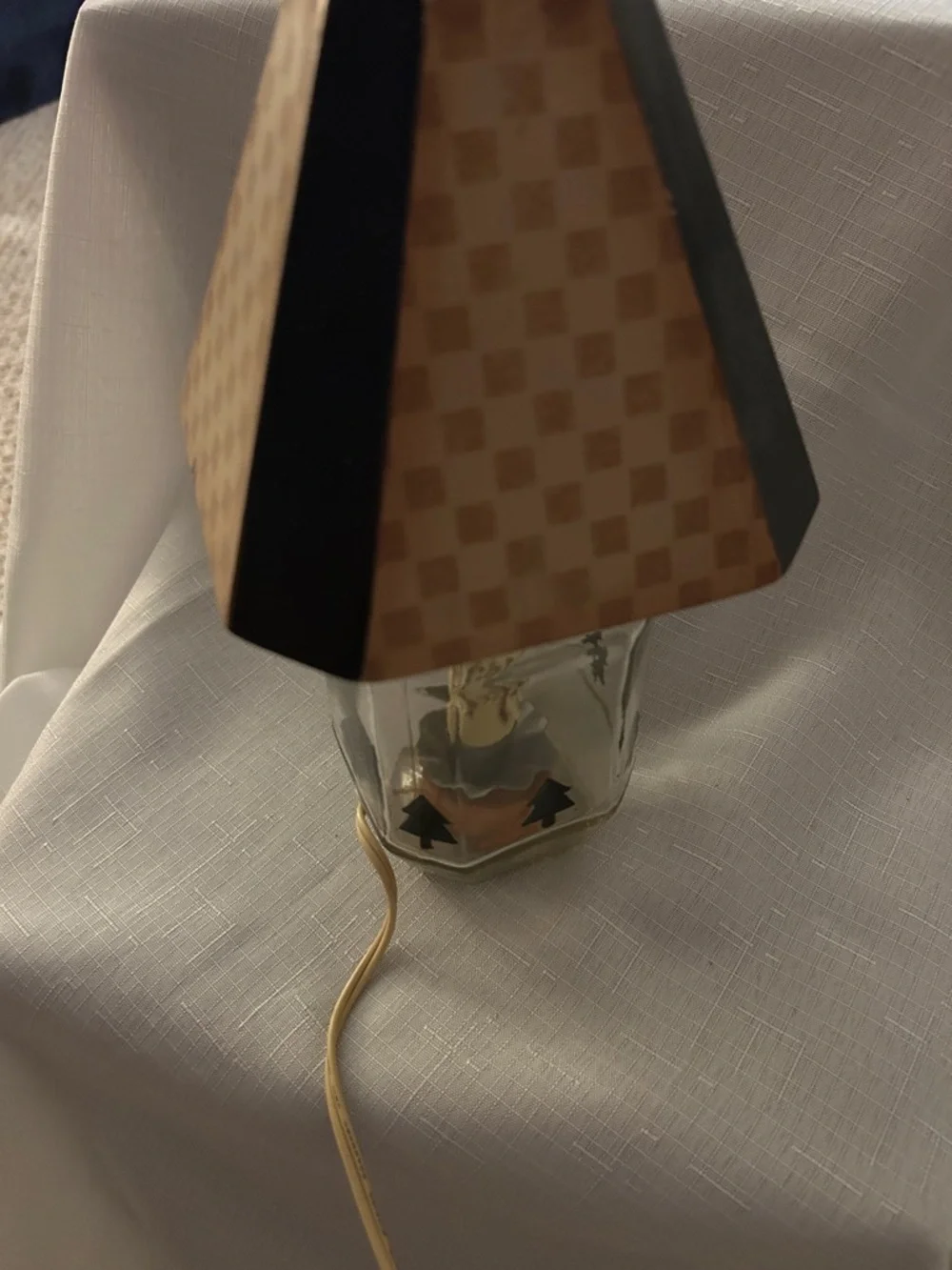 Patriotic Table Lamp with Colonial House Design